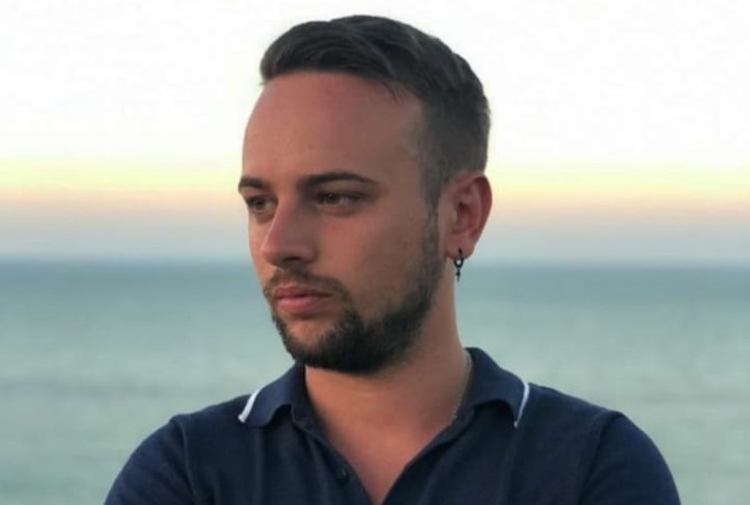 Un podcast d’inchiesta sulla morte di Simone Mattarelli