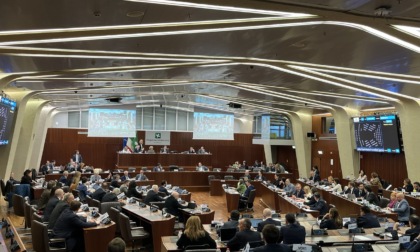 Regione Lombardia, Bertolaso pubblica le linee guida sul fine vita: maggioranza divisa