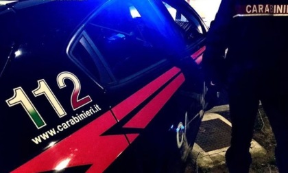 Fugge al controllo e si schianta in auto: pusher arrestato