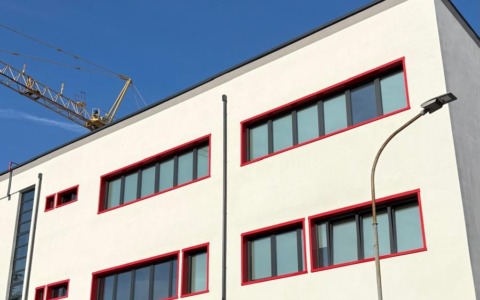 Solo tredici iscritti in prima, scuola a rischio: “Uniamo le forze per salvarla”