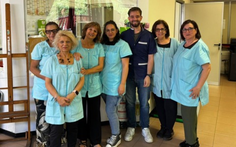 La Rodari saluta la preziosa collaboratrice scolastica che va in pensione