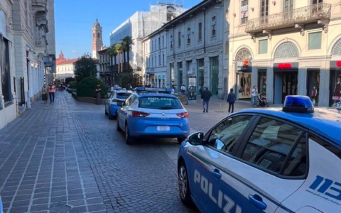 Diciottenne denunciata: aveva in borsa un coltello a serramanico